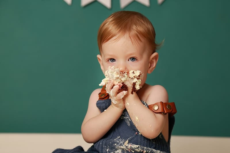 איזה גיל מדהים לצילומים! יום הולדת ראשון - איך לא, חגיגה?! מומלץ עם עוגה.