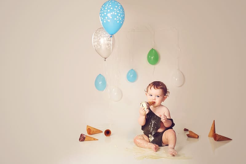 איזה גיל מדהים לצילומים! יום הולדת ראשון - איך לא, חגיגה?! מומלץ עם עוגה.