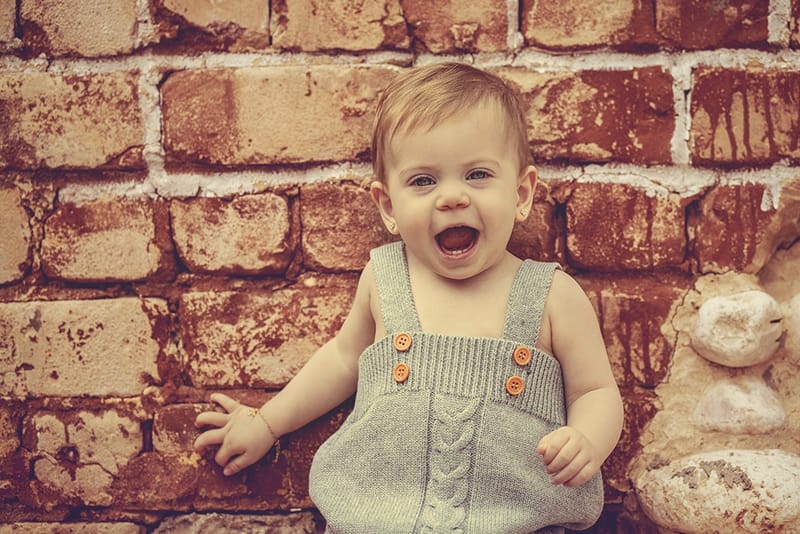 איזה גיל מדהים לצילומים! יום הולדת ראשון - איך לא, חגיגה?! מומלץ עם עוגה.