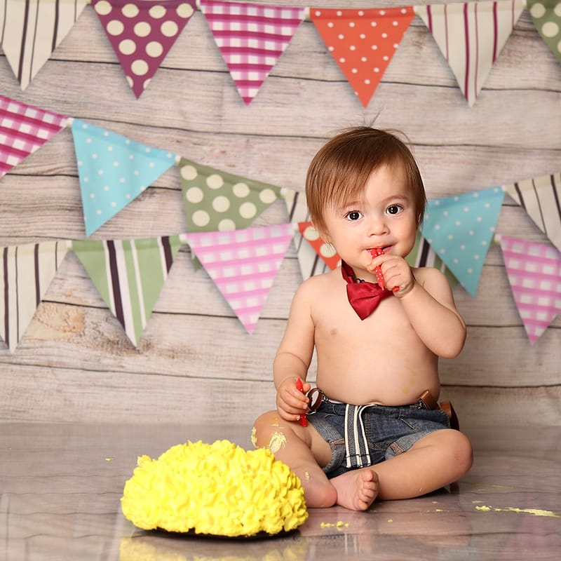 איזה גיל מדהים לצילומים! יום הולדת ראשון - איך לא, חגיגה?! מומלץ עם עוגה.