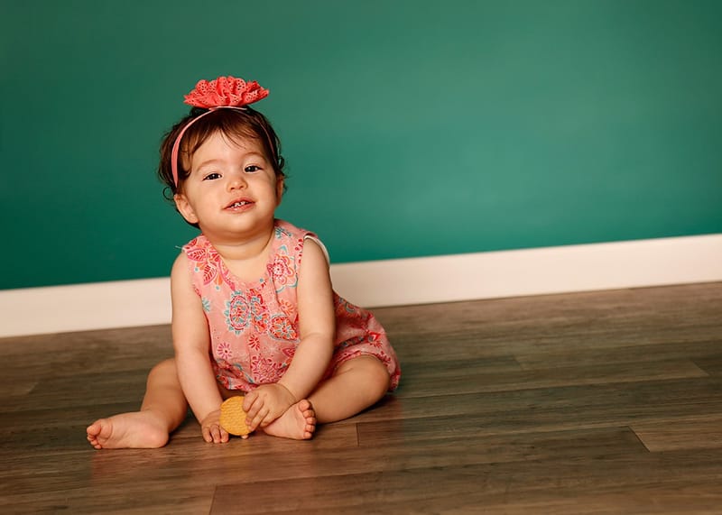 איזה גיל מדהים לצילומים! יום הולדת ראשון - איך לא, חגיגה?! מומלץ עם עוגה.