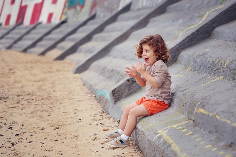 גיל 3 כמה מרגש! הרגע שבו הקטנצ'יק הופך לגברבר קטן, מסופר. והשיער?! לפחות יישארו לנו בתמונות למזכרת.