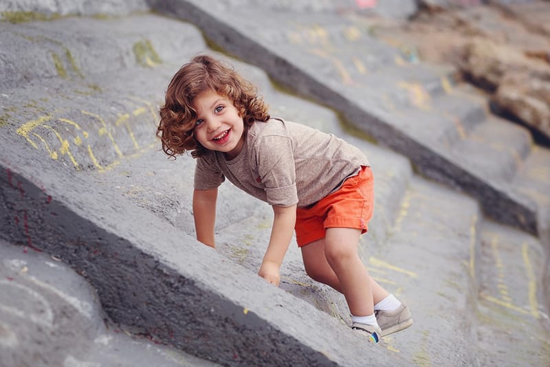 גיל 3 כמה מרגש! הרגע שבו הקטנצ'יק הופך לגברבר קטן, מסופר. והשיער?! לפחות יישארו לנו בתמונות למזכרת.