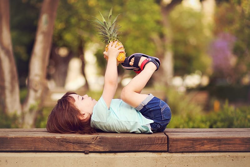 גיל 3 כמה מרגש! הרגע שבו הקטנצ'יק הופך לגברבר קטן, מסופר. והשיער?! לפחות יישארו לנו בתמונות למזכרת.