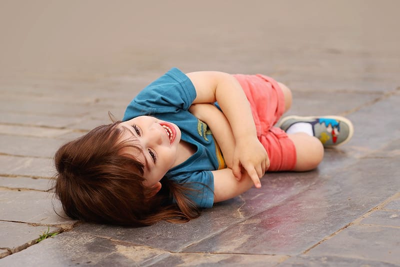 גיל 3 כמה מרגש! הרגע שבו הקטנצ'יק הופך לגברבר קטן, מסופר. והשיער?! לפחות יישארו לנו בתמונות למזכרת.