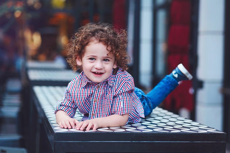 גיל 3 כמה מרגש! הרגע שבו הקטנצ'יק הופך לגברבר קטן, מסופר. והשיער?! לפחות יישארו לנו בתמונות למזכרת.