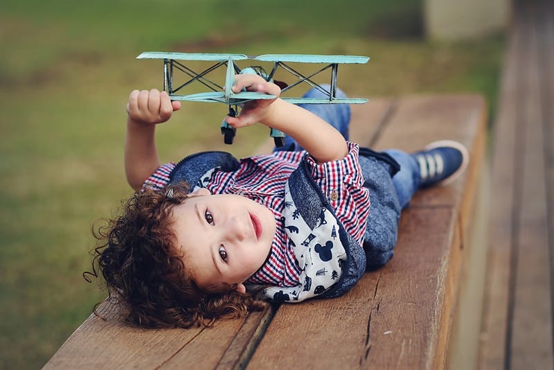 גיל 3 כמה מרגש! הרגע שבו הקטנצ'יק הופך לגברבר קטן, מסופר. והשיער?! לפחות יישארו לנו בתמונות למזכרת.