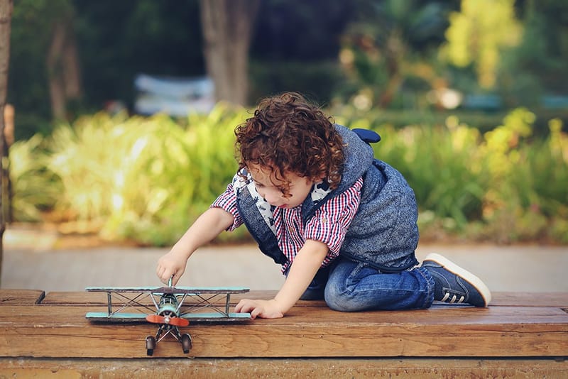 גיל 3 כמה מרגש! הרגע שבו הקטנצ'יק הופך לגברבר קטן, מסופר. והשיער?! לפחות יישארו לנו בתמונות למזכרת.