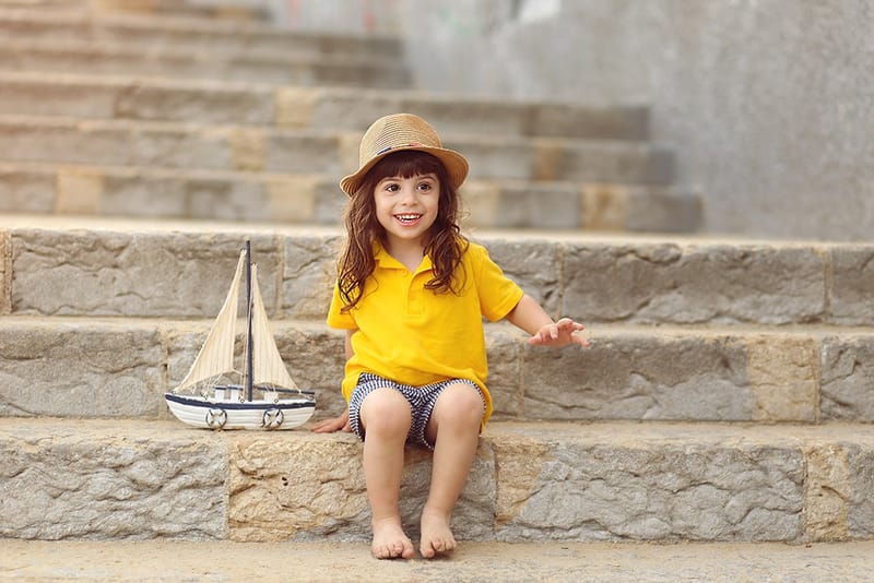 גיל 3 כמה מרגש! הרגע שבו הקטנצ'יק הופך לגברבר קטן, מסופר. והשיער?! לפחות יישארו לנו בתמונות למזכרת.