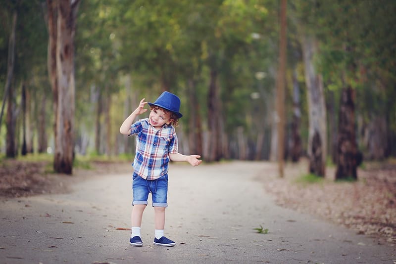 גיל 3 כמה מרגש! הרגע שבו הקטנצ'יק הופך לגברבר קטן, מסופר. והשיער?! לפחות יישארו לנו בתמונות למזכרת.