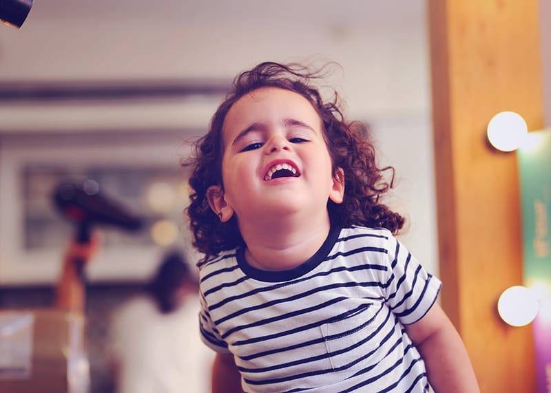 גיל 3 כמה מרגש! הרגע שבו הקטנצ'יק הופך לגברבר קטן, מסופר. והשיער?! לפחות יישארו לנו בתמונות למזכרת.