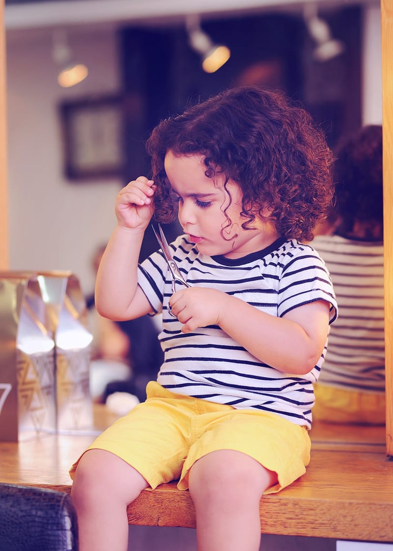 גיל 3 כמה מרגש! הרגע שבו הקטנצ'יק הופך לגברבר קטן, מסופר. והשיער?! לפחות יישארו לנו בתמונות למזכרת.