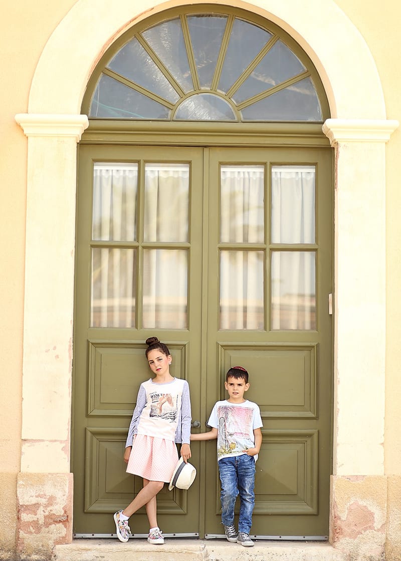 אוטוטו הילדה הופכת לנערה, וזו ההזדמנות להתפנק בסט תמונות לחגיגה, לה, או לכל המשפחה.