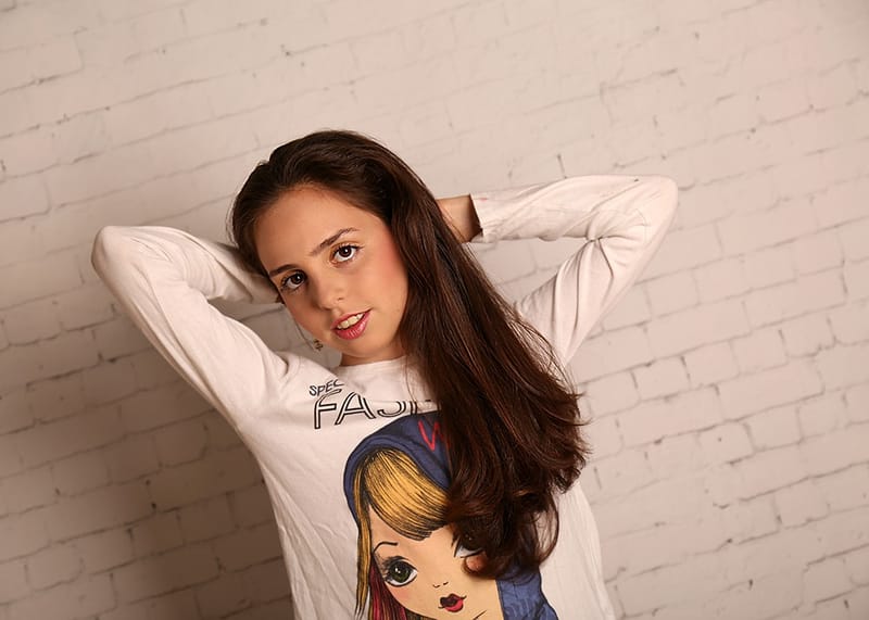 אוטוטו הילדה הופכת לנערה, וזו ההזדמנות להתפנק בסט תמונות לחגיגה, לה, או לכל המשפחה.