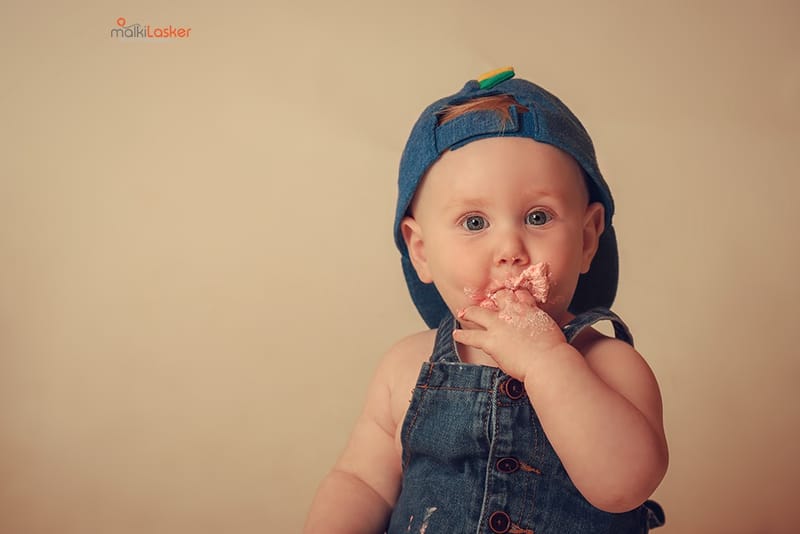 איזה גיל מדהים לצילומים! יום הולדת ראשון - איך לא, חגיגה?! מומלץ עם עוגה.