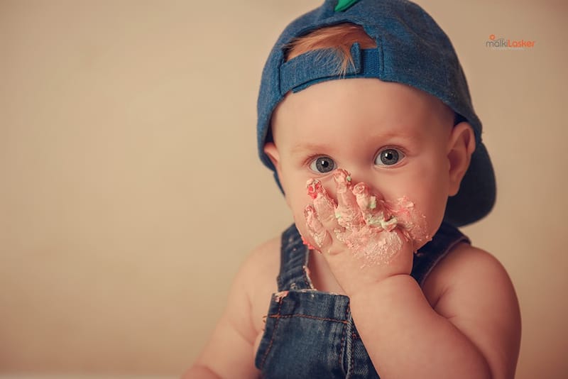 איזה גיל מדהים לצילומים! יום הולדת ראשון - איך לא, חגיגה?! מומלץ עם עוגה.