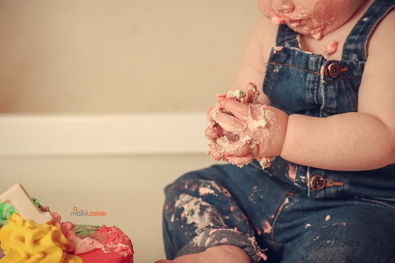 איזה גיל מדהים לצילומים! יום הולדת ראשון - איך לא, חגיגה?! מומלץ עם עוגה.