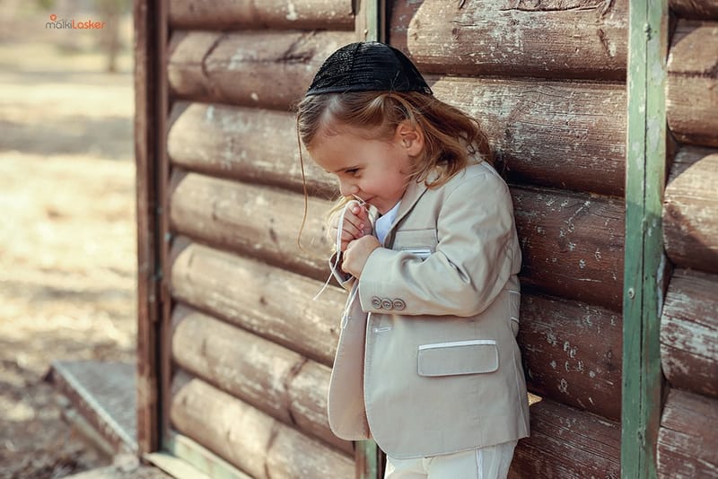 גיל 3 כמה מרגש! הרגע שבו הקטנצ'יק הופך לגברבר קטן, מסופר. והשיער?! לפחות יישארו לנו בתמונות למזכרת.