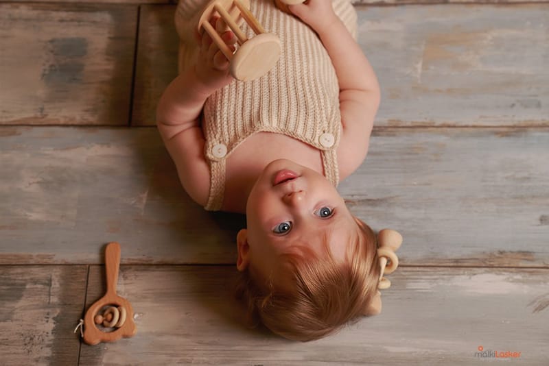 איזה גיל מדהים לצילומים! יום הולדת ראשון - איך לא, חגיגה?! מומלץ עם עוגה.