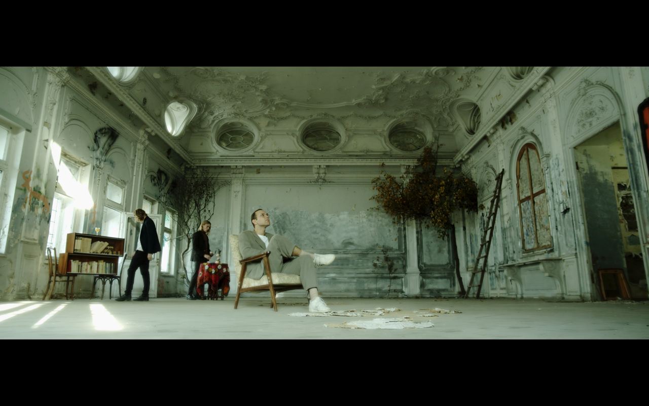 Городу снились мы (City was sleeping and dreaming of us)