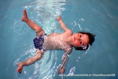 Auto Rescate captado por cámara de vigilancia en SCL