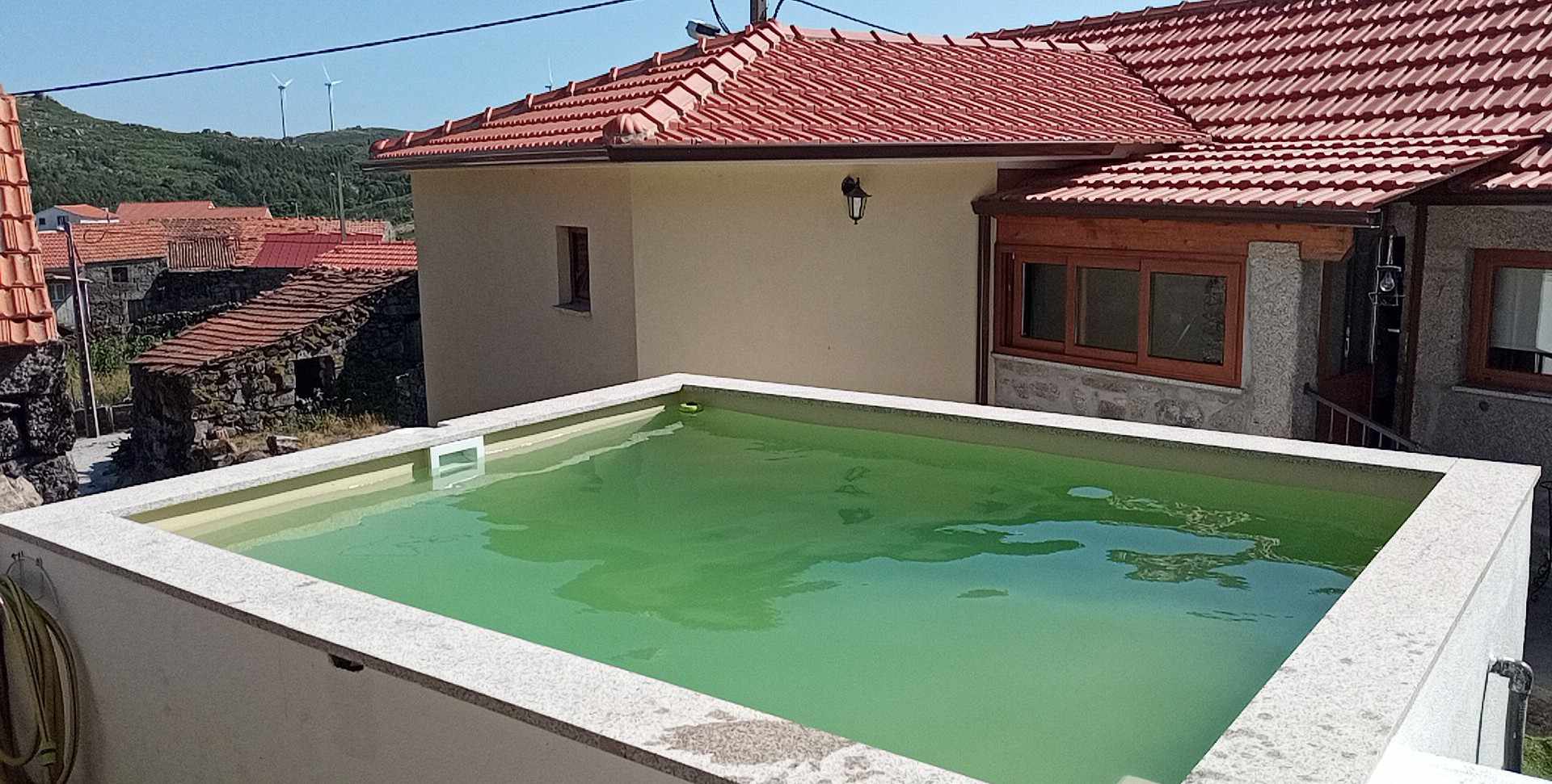 Piscina no exterior