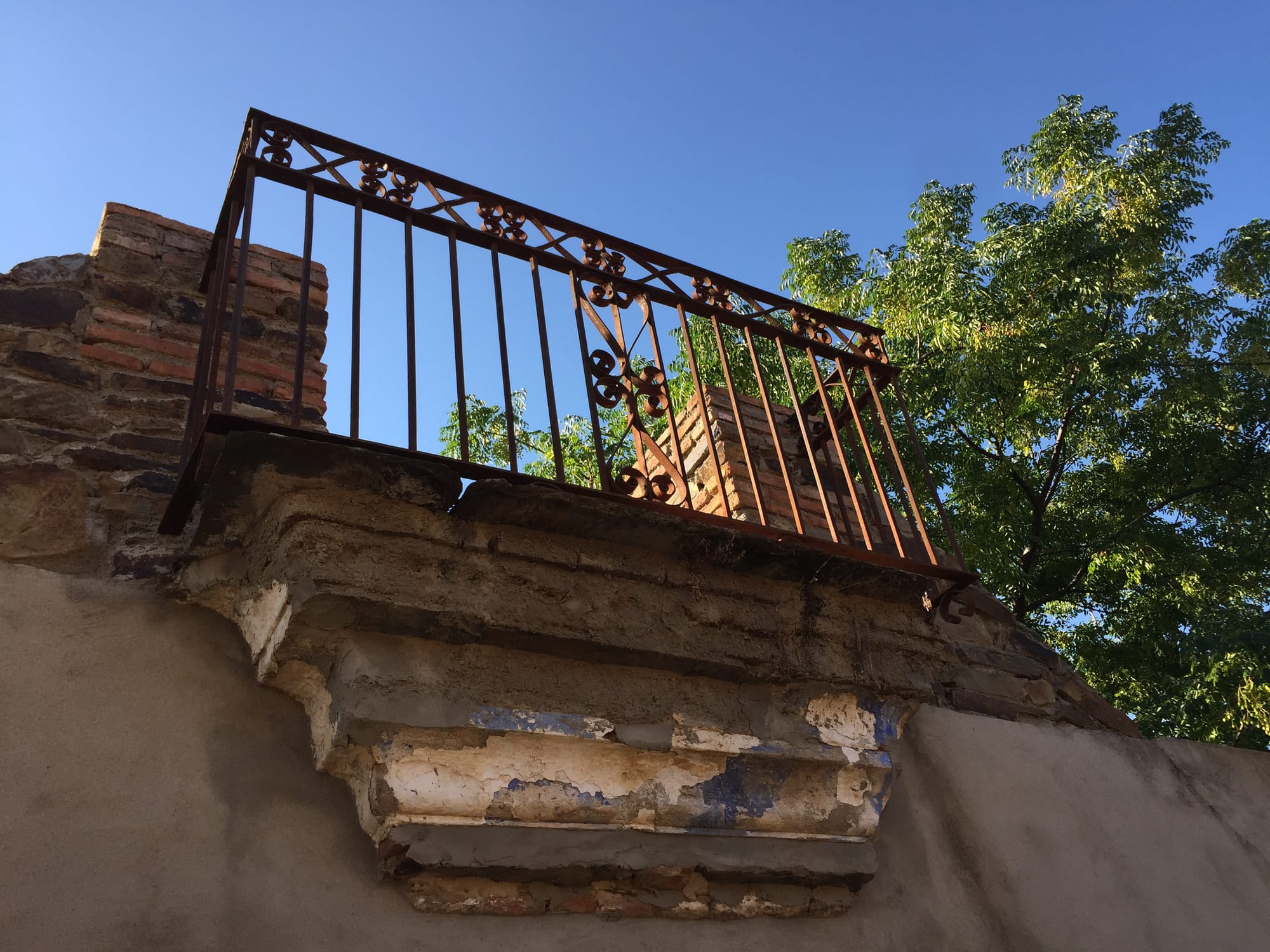REHABILITAR, COMPARTIR, DIVERTIRSE Y DAR VIDA A LOS PUEBLOS