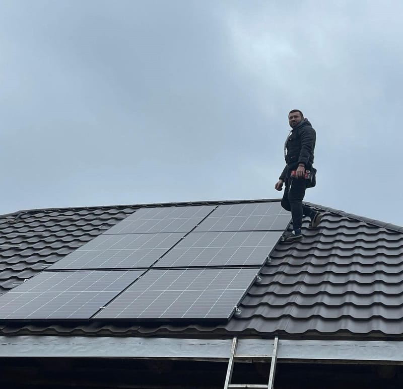 Montaj panouri fotovoltaice casa unifamiliala