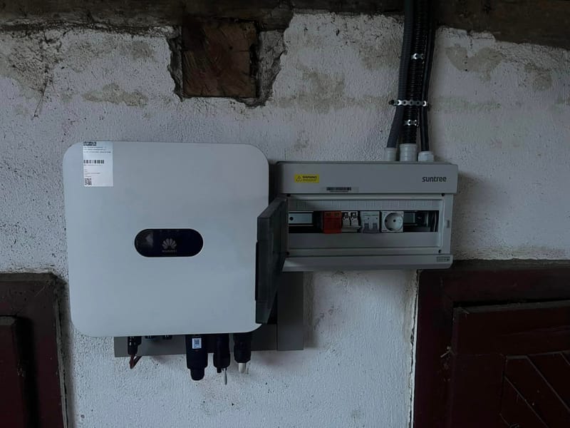 Montaj panouri fotovoltaice casa unifamiliala