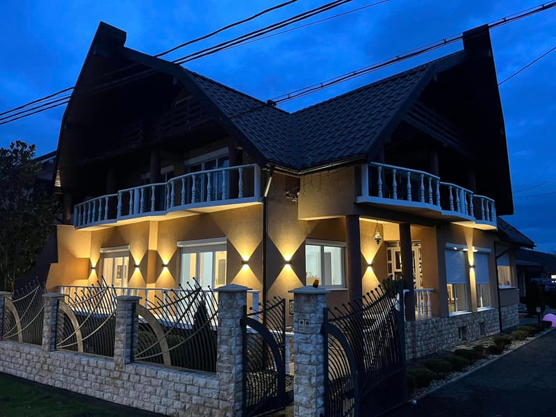 Iluminat ambiental fatada casa