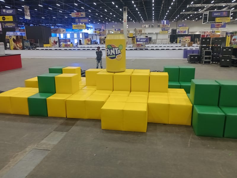 Lounge Fanta e caixa Cosplay