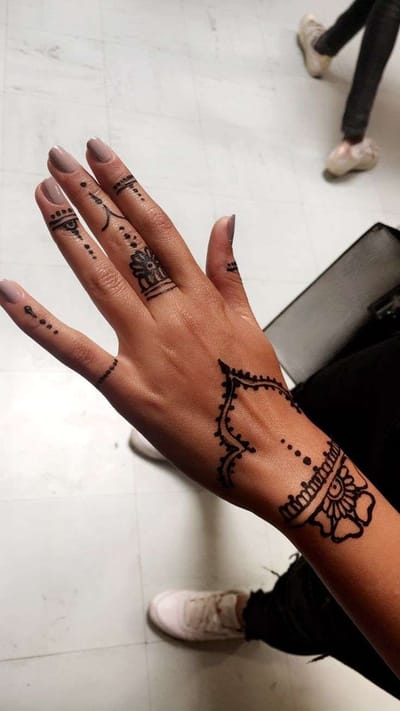 HENNA HANDS AND FEET OR BODY