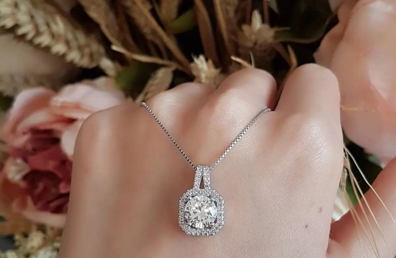 The Luminous World of Moissanite Necklaces: Beyond Just a Sparkle