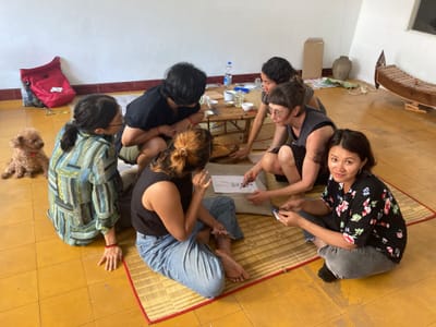 👉 Crowd Chattering