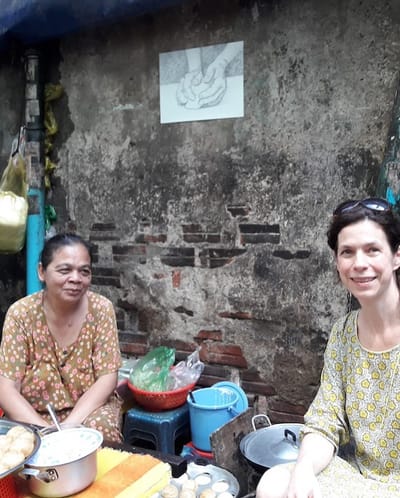 👉 Crowd Chattering