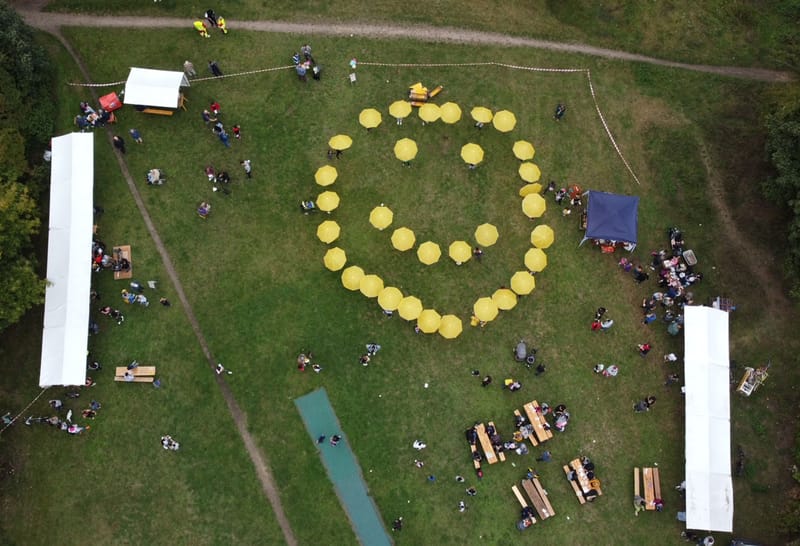 Picknick mit Schirm