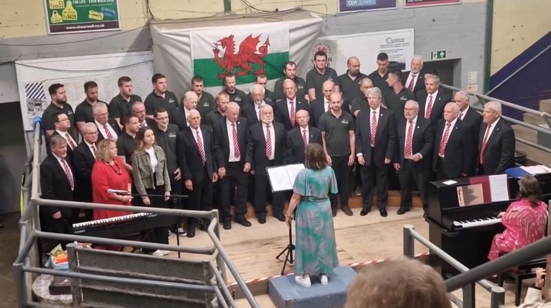 Gwahoddiad - Noson Lawen - Lleucu Gwawr / Ann Williams / Treflyn Jones - Côr BuAnn - Noson Lawen