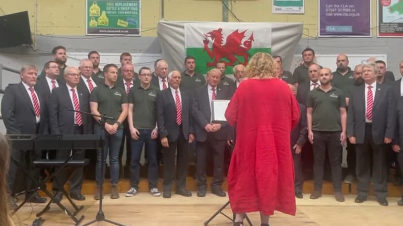 O Gymru - Côr BuAnn (Côr Meibion Dwyfor / Côr Meibion Carnguwch) - Noson Lawen