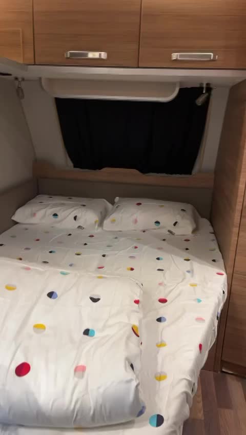 קרוואן וינסברג 450 fu מתאים  ל 4 נפשות