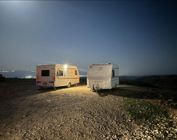 השכרת קרוואנים בדרום בערד עם נוף מהמם לים המלח