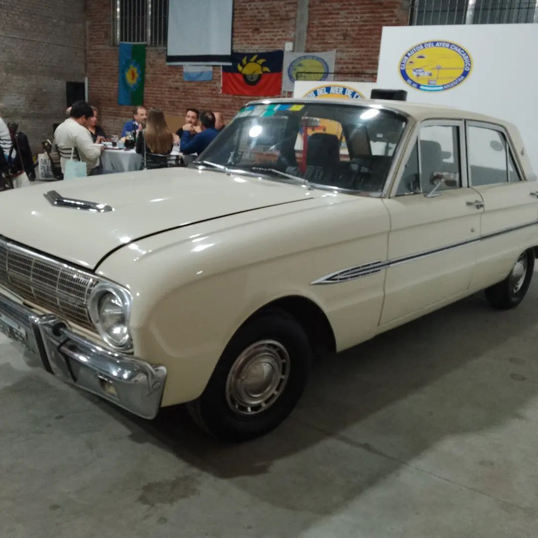 Cena Presentación Ford Falcón De Luxe modelo 1965 de Rubén Grosso