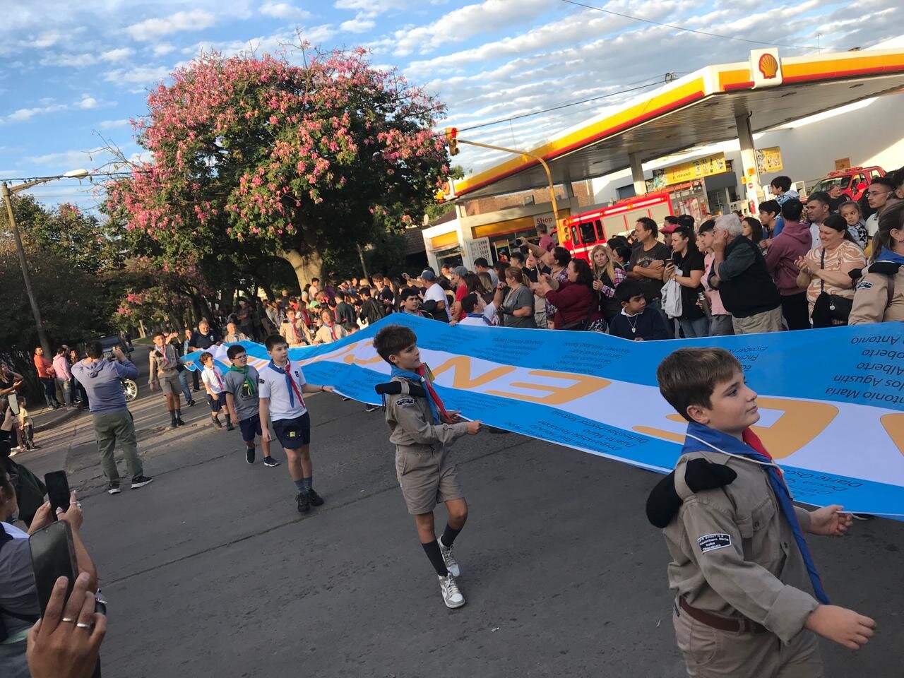 CADACH en el desfile de la vigilia por Malvinas