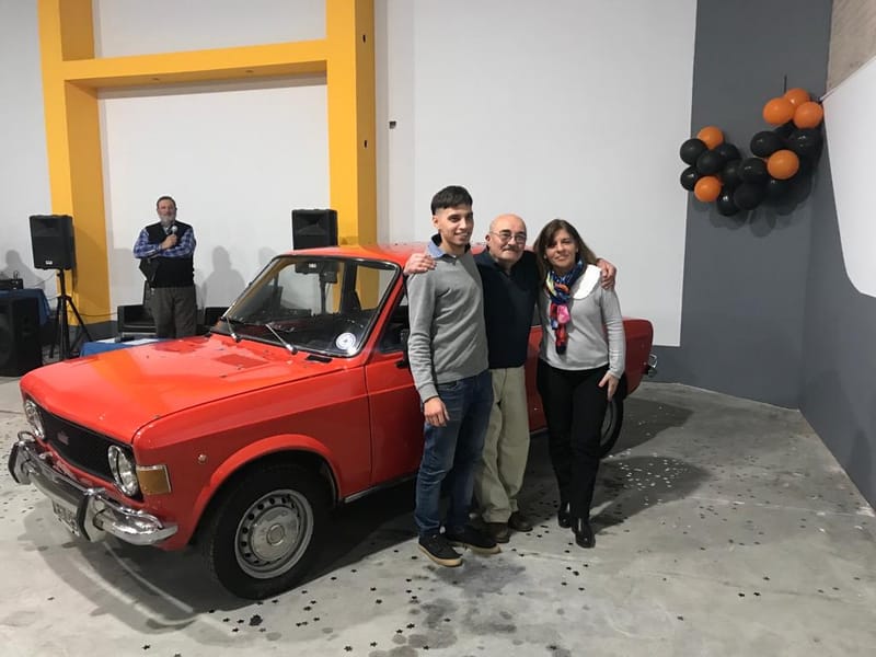 Presentación DEL AUTOMOVIL MARCA FIAT 128 MODELO 1976 Propietario: FELIX CIMINELLI