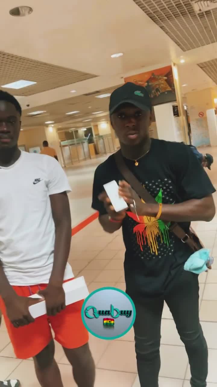 YAW TOG BUYS IWATCH FROM QUABUYGHANA