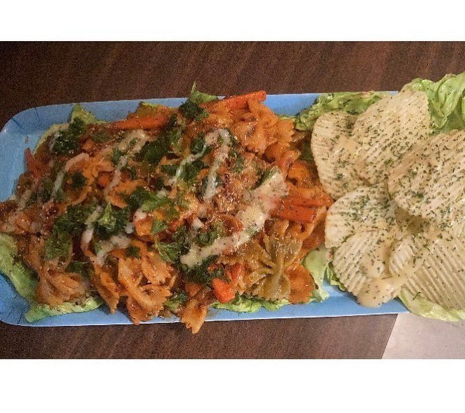 Creamy restaurant style pasta with chips