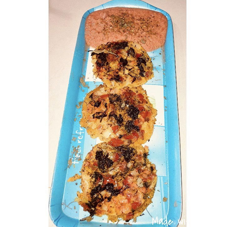 Mini uttapams with tomato chutney
