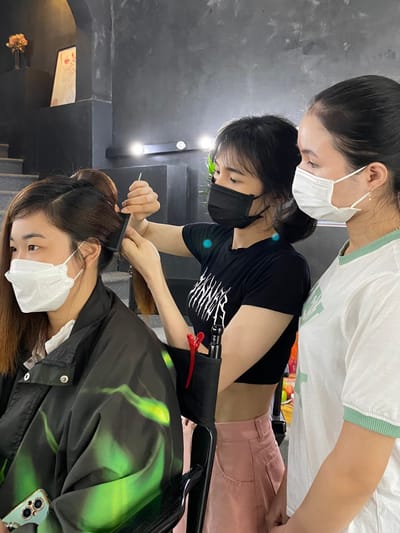 Có nên chọn trung tâm dạy học nghề tóc miễn phí không?