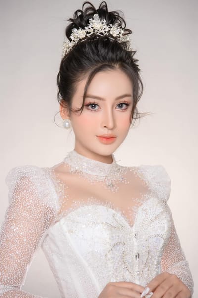 9 bí quyết giúp lớp trang điểm cô dâu đẹp trong suốt