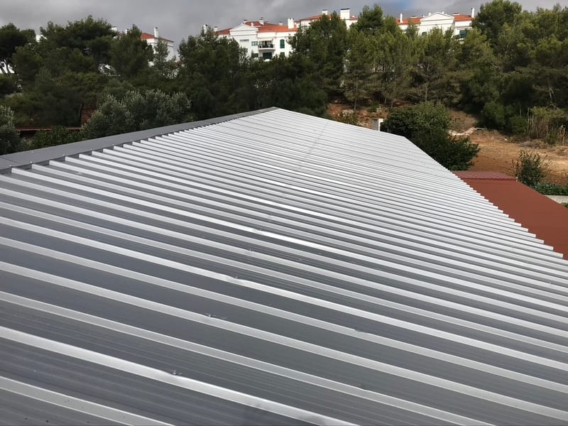 Substituição de cobertura de galpão em Alcabideche 