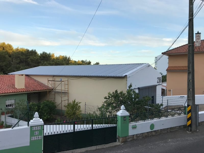 Substituição de cobertura de galpão em Alcabideche 
